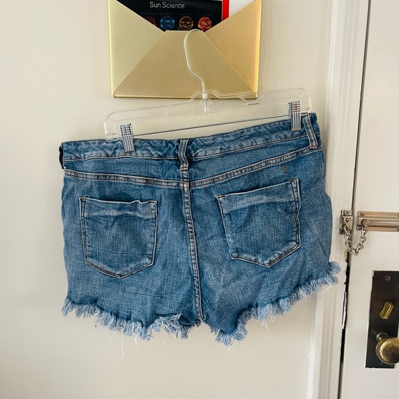 Denim Booty Shorts - Picture 5 of 6